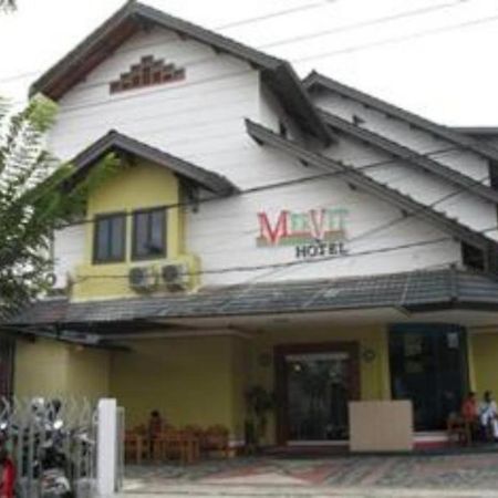 Mervit Hotel Padang  Buitenkant foto