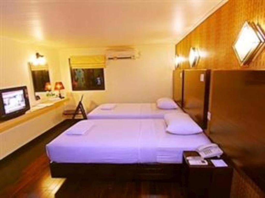 Mervit Hotel Padang  Buitenkant foto