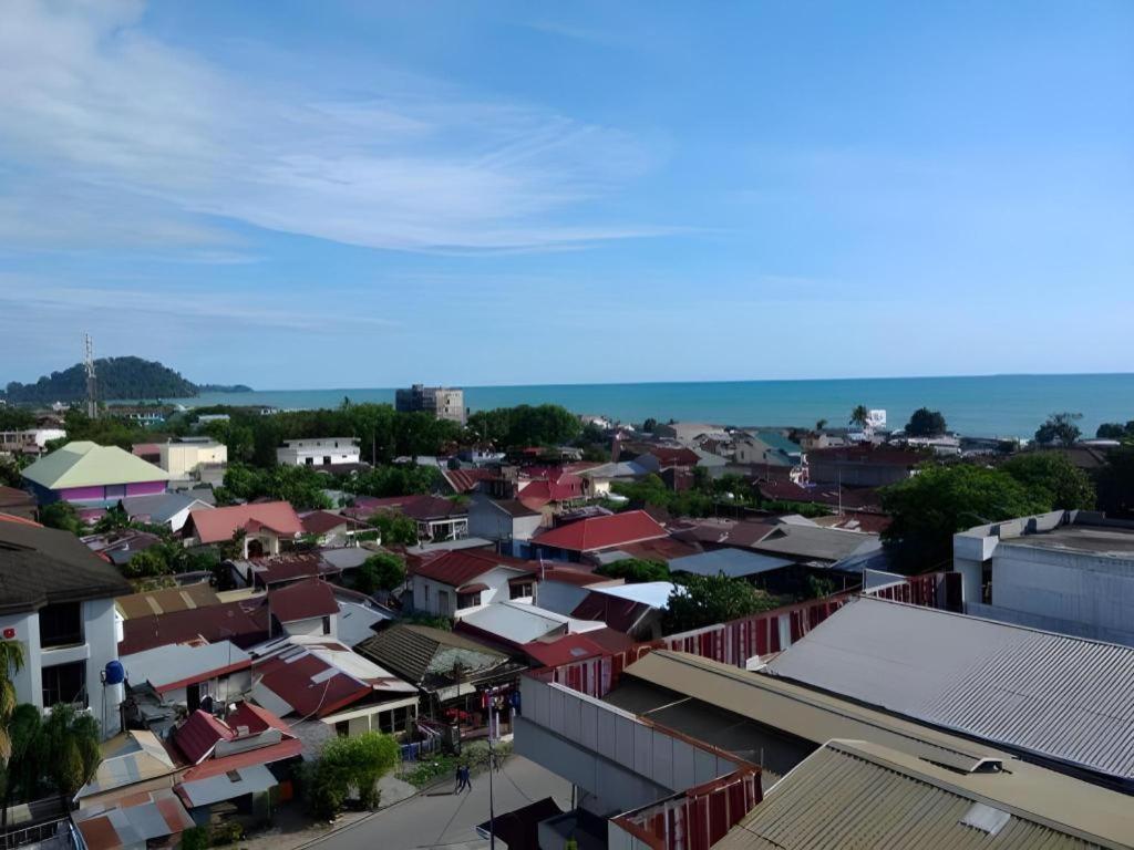 Mervit Hotel Padang  Buitenkant foto
